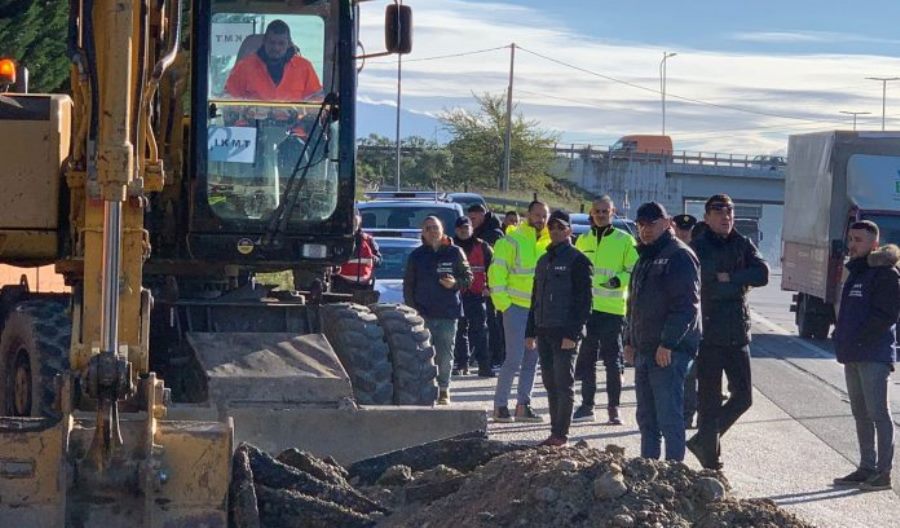 Bizneset proteste kunder mbylljes se hyrje daljeve ne autostrade
